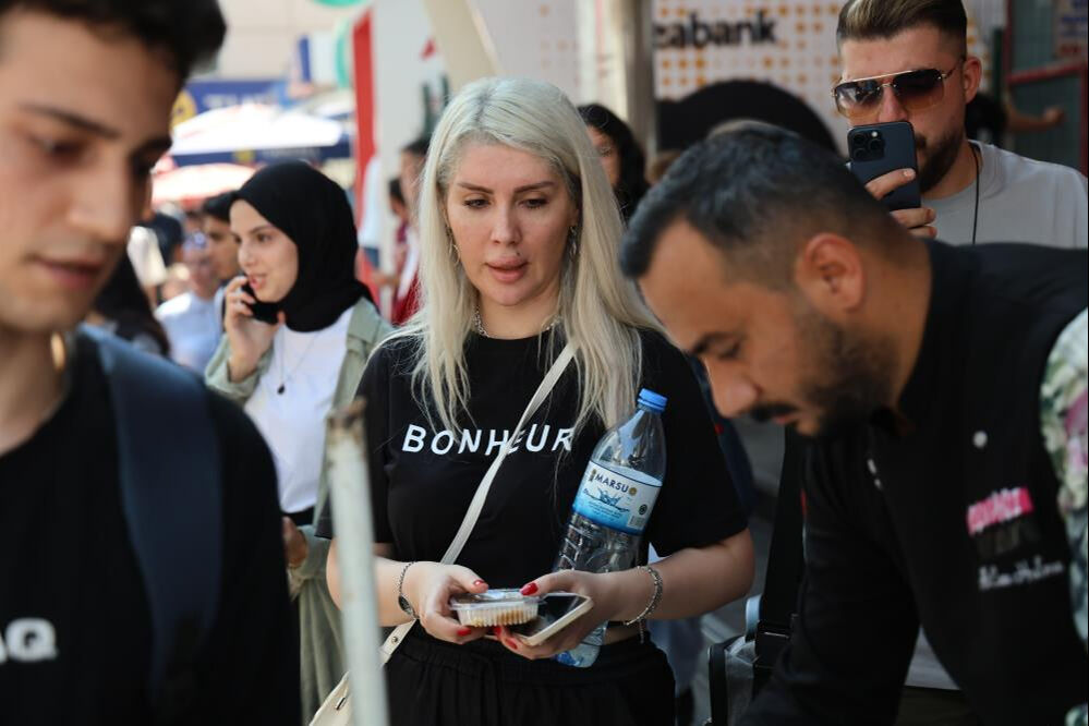 Adana esnafı Narin i&ccedil;in helva ve d&ouml;ner dağıttı: B&uuml;t&uuml;n &ouml;ld&uuml;r&uuml;len &ccedil;ocuklar i&ccedil;in buradayız - 3. Resim