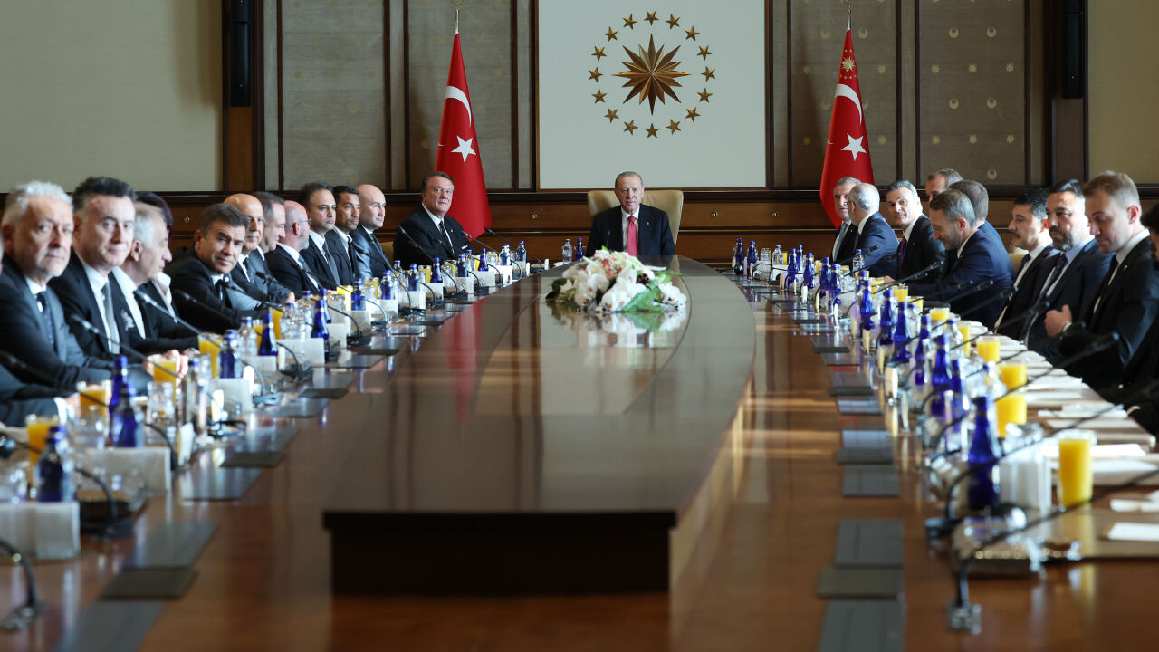 Beşiktaş futbolcuları ve teknik heyet, Cumhurbaşkanı Erdoğan'ı ziyaret etti - 1. Resim