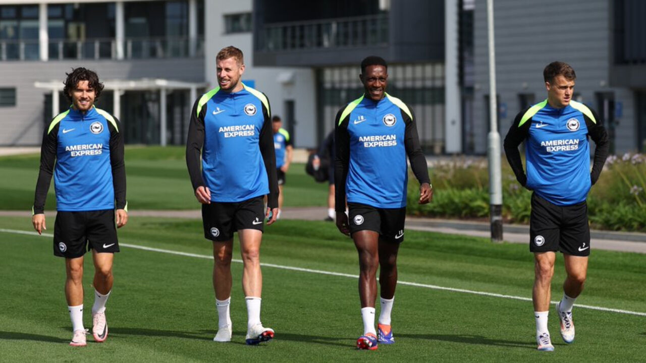 Ferdi Kadıoğlu'nun büyük heyecanı! Fenerbahçeli taraftarların gözü İngiltere'de - 1. Resim