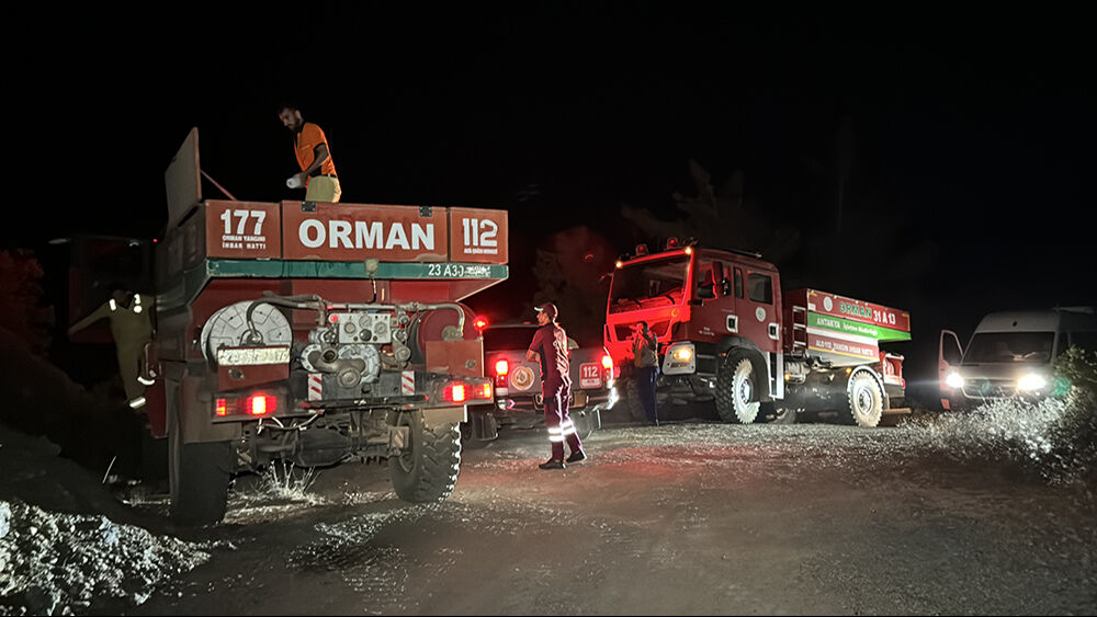 Hatay'da orman yangını çıktı! Çok sayıda ekip müdahale ediyor Hatay'da orman yangını çıktı! Çok sayıda ekip müdahale ediyor - 3. Resim