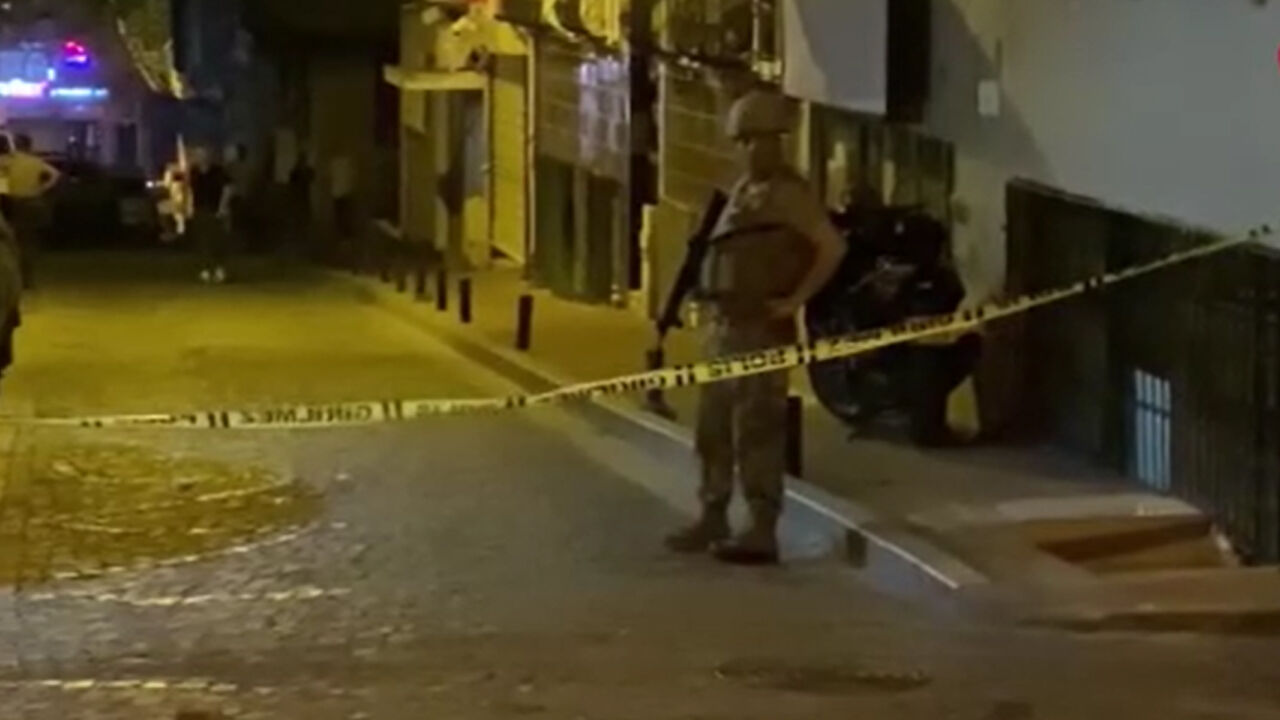 İstanbul'da ihbara giden polise ateş açıldı! Özel harekatı görünce teslim oldu, kimliği şok etti - 2. Resim