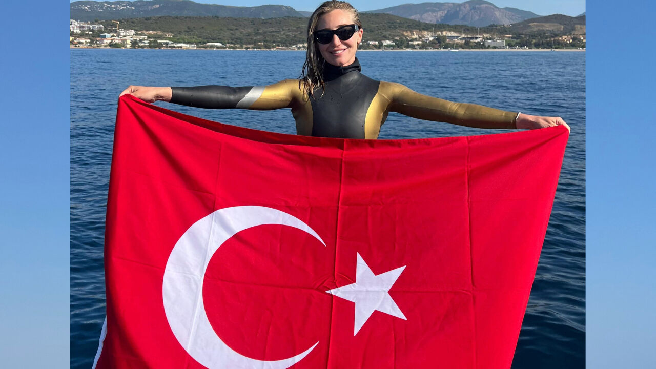 Şahika Ercümen, Fransa'dan madalya ile döndü! Milli sporcu 77 metreye indi Şahika Ercümen, Fransa'dan madalya ile döndü! Milli sporcu 77 metreye indi - 1. Resim