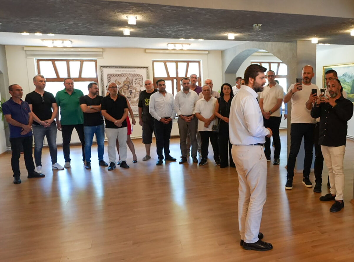 Tarsus Belediye Başkanı Ali Boltaç'ın makam odasındaki eşyalar haczedildi Tarsus Belediye Başkanı Ali Boltaç'ın makam odasındaki eşyalar haczedildi - 1. Resim