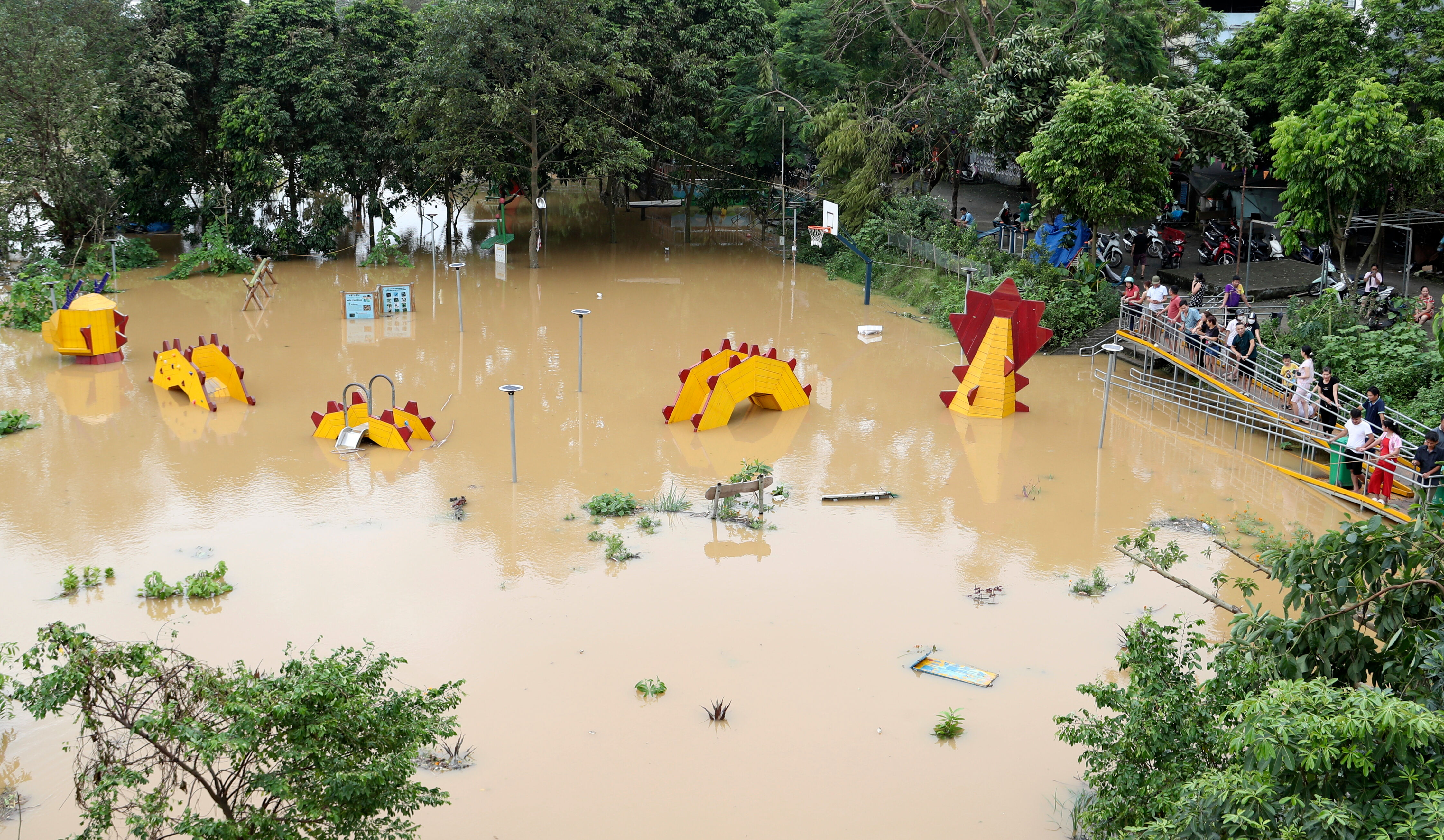 Vietnam'da 'Yagi' bilançosu ağırlaşıyor: Can kaybı 143'e yükseldi - 1. Resim