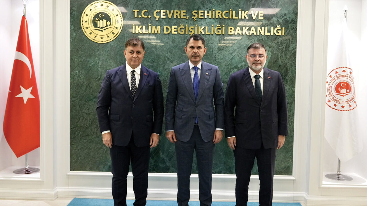 Bakan Murat Kurum ve İzmir Büyükşehir Belediye Başkanı Cemil Tugay İzmir için görüştü Bakan Murat Kurum ve İzmir Büyükşehir Belediye Başkanı Cemil Tugay İzmir için görüştü - 1. Resim