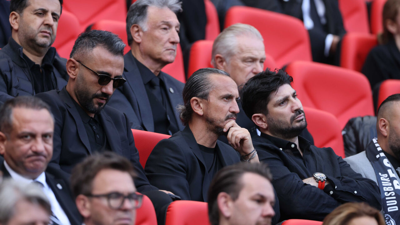 Christoph Daum'un vasiyeti gerçekleşti! Almanya'daki cenaze töreninde Türkçe şarkılar çalındı Christoph Daum'un vasiyeti gerçekleşti! Almanya'daki cenaze töreninde Türkçe şarkılar çalındı - 1. Resim