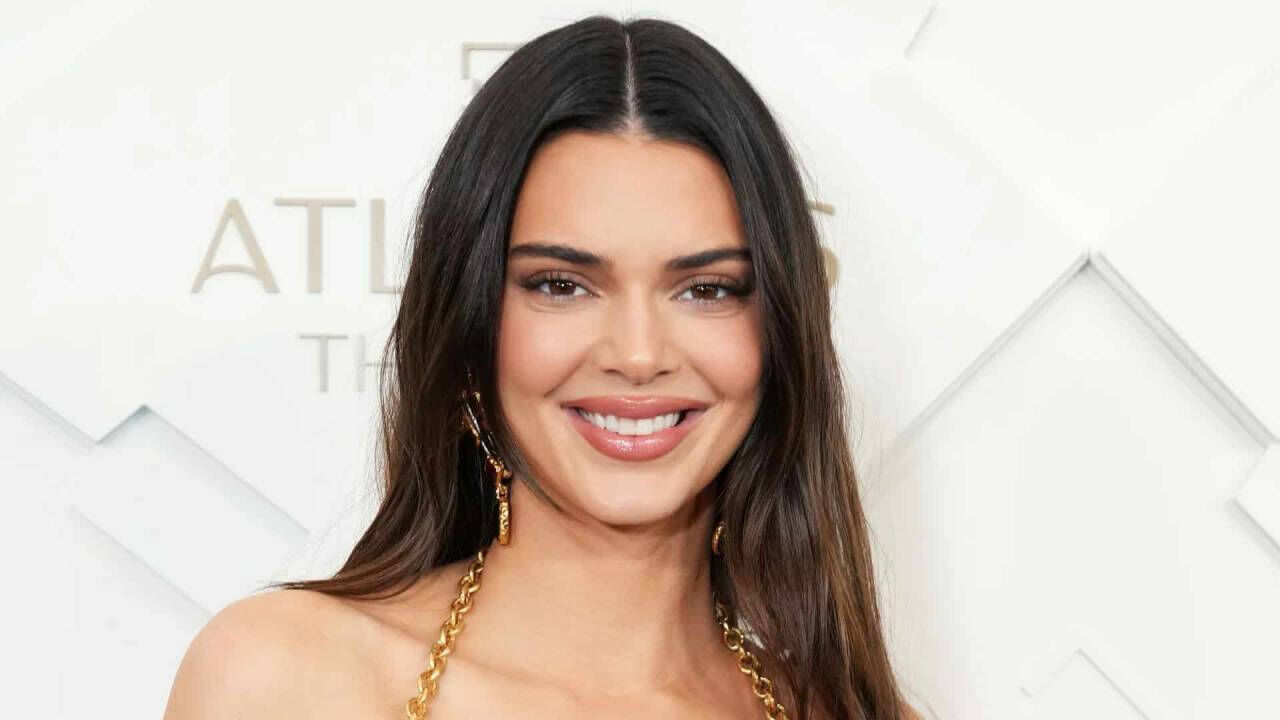 Kendall Jenner'dan imaj değişikliği yaptı! Saçlarını kısa kestirip sarıya boyattı - 1. Resim