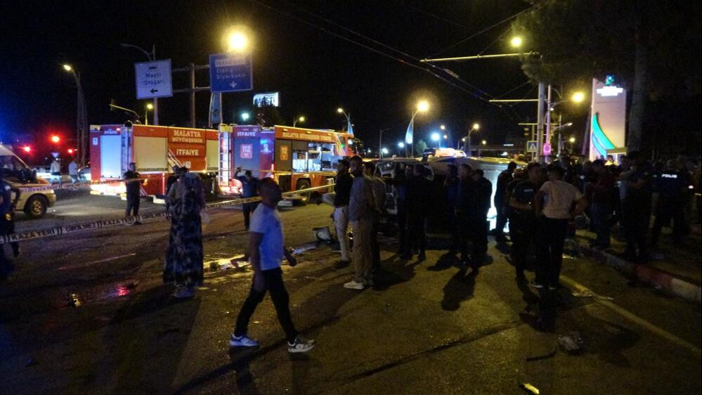 Malatya'da can pazarı! İşçi servisi kaza yaptı, çok sayıda yaralı var - 2. Resim