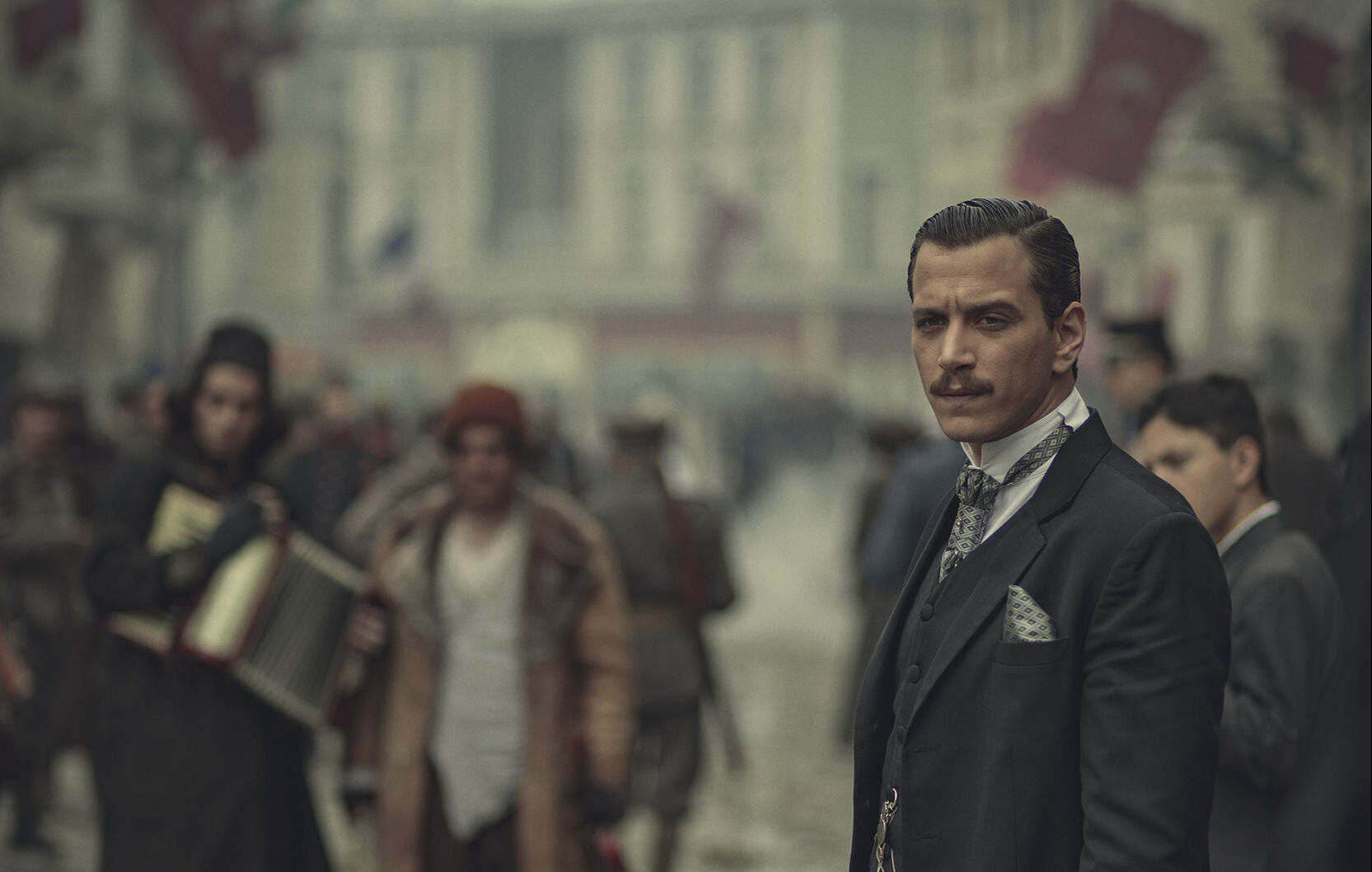 Netflix'ten müjde! 'Pera Palas'ta Gece Yarısı'nın 2. sezonu için tarih verildi... Netflix'ten müjde! 'Pera Palas'ta Gece Yarısı'nın 2. sezonu için tarih verildi... - 2. Resim