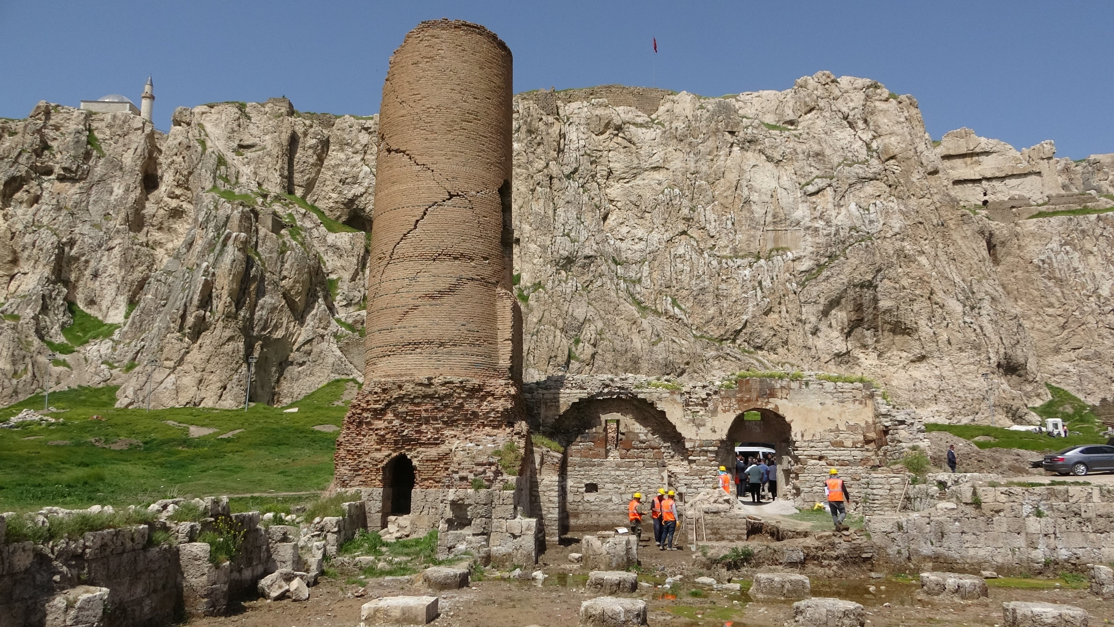 Yıkılması tepki çekmişti! 750 yıllık Van Ulu Cami minaresi aslına uygun yeniden inşa edilecek - 3. Resim