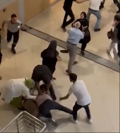 25 yıl hapis cezası verildi, adliye koridorlarında kavga &ccedil;ıktı - 3. Resim