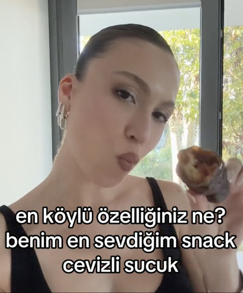 Cevizli sucuk yemenin köylü özelliği olduğunu söyledi! Fenomen Duygu Özaslan’a tepki yağdı - 1. Resim