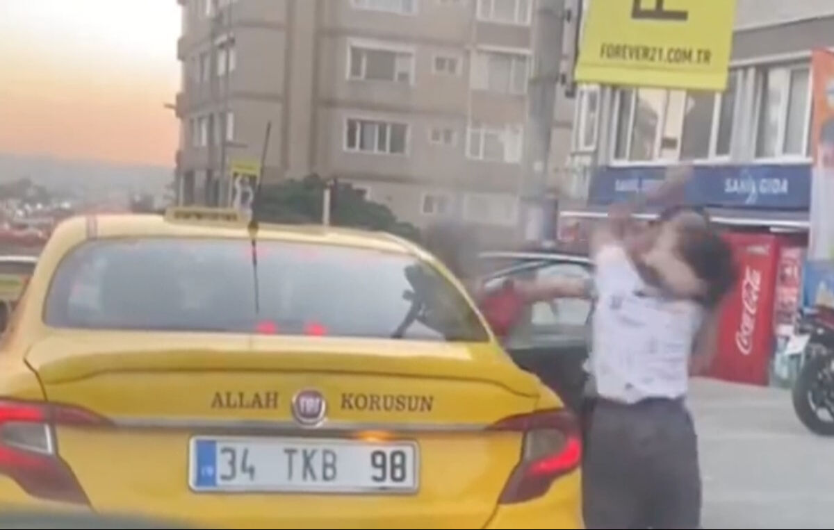 Esenyurt yine bildiğimiz gibi! Küçücük çocuğun yanında babasını darp ettiler Esenyurt yine bildiğimiz gibi! Küçücük çocuğun yanında babasını darp ettiler - 1. Resim