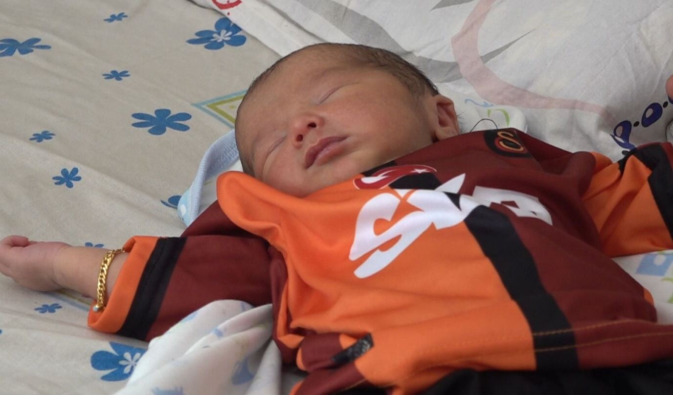 Galatasaray tutkunu çift yeni doğan bebeklerine "Icardi" adını koydu - 2. Resim