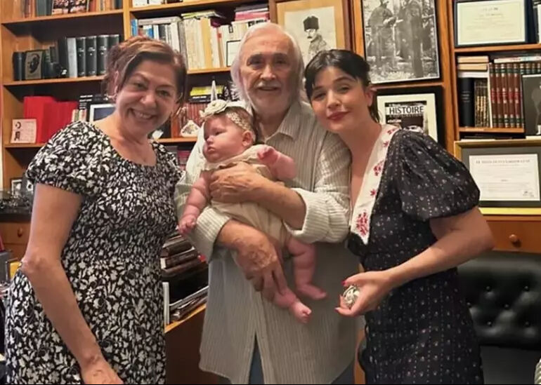 Gonca Vuslateri kızının yüzünü ilk kez gösterdi! Müjdat Gezen detayı dikkat çekti - 2. Resim