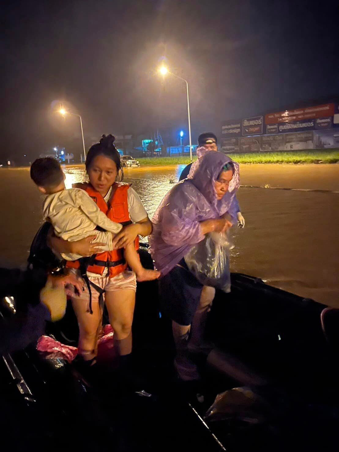 Güney Asya'nın kabusu bitmiyor: Yüzlerce kişi selden öldü! - 2. Resim