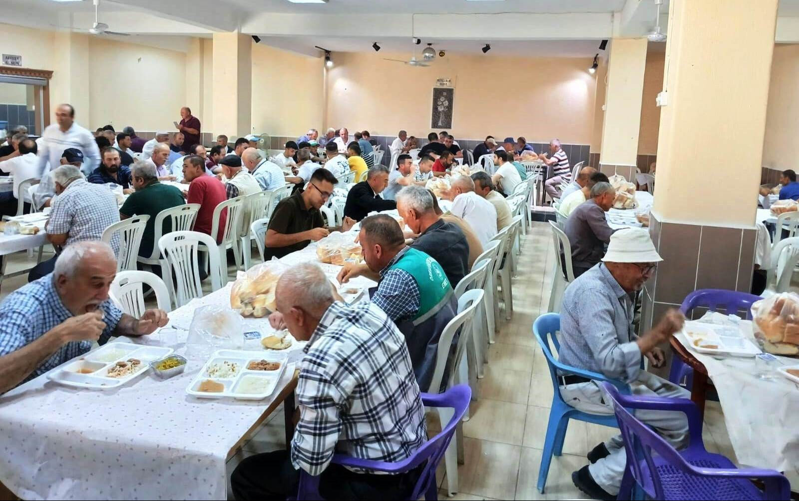 Kütahya'da bol suya kavuşan köylüler hayır yemeği verdi! - 1. Resim