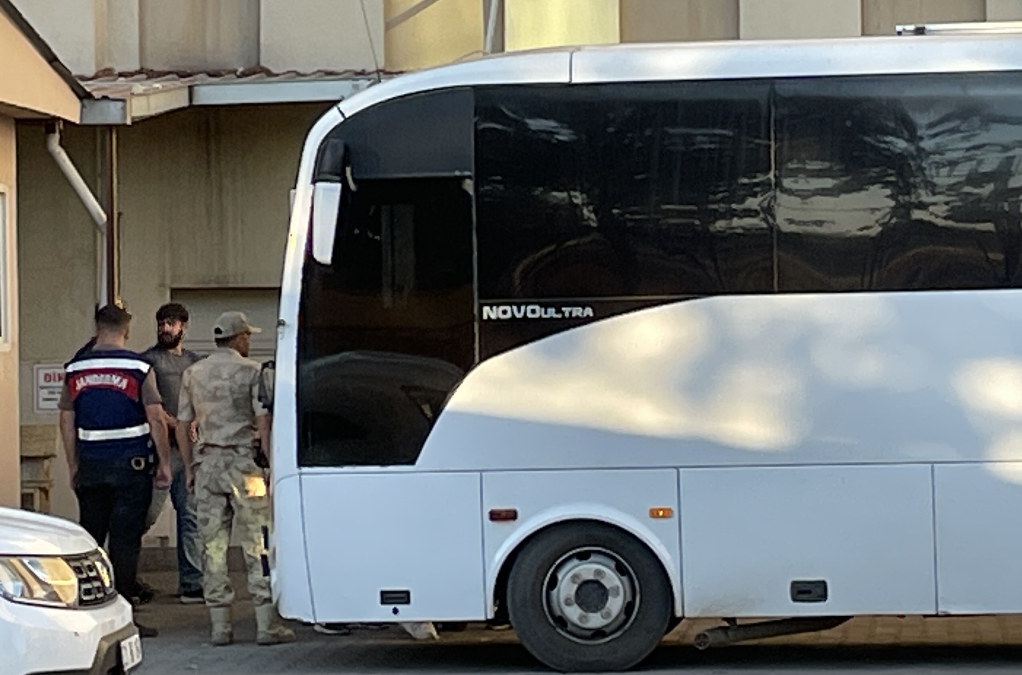 Narin'in babasına açık açık soruldu: Kardeşinle eşin arasında bir ilişki olabilir mi? - 2. Resim