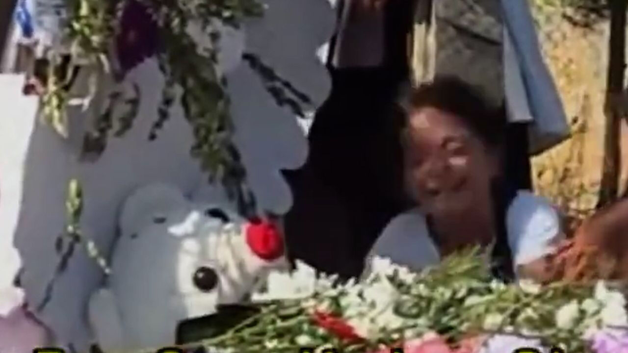 Narin'in mezarı başında yaktığı ağıt yürek yaktı! 