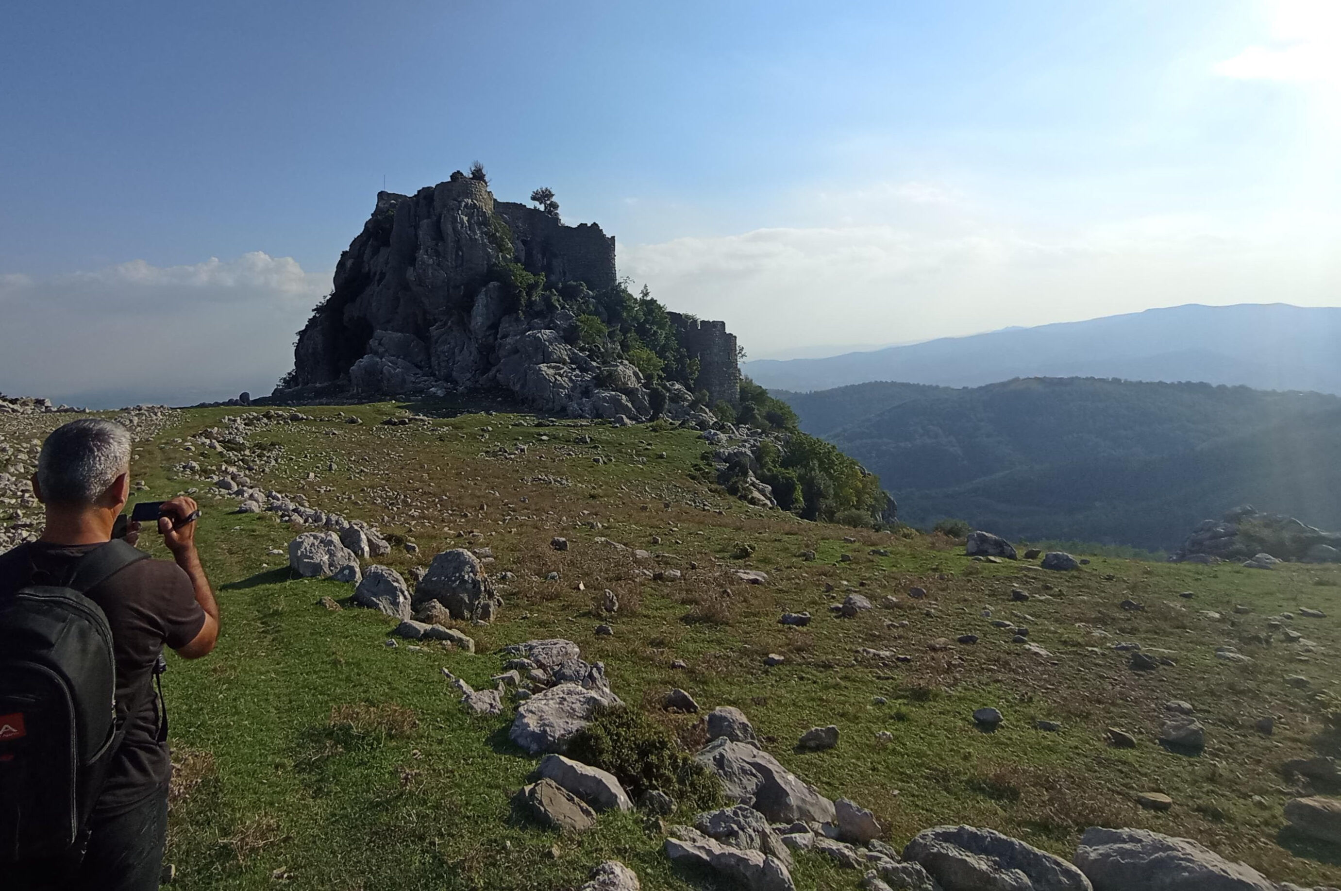 Osmaniye'de gizemli alfabe bilim insanlarını suskun bıraktı! Kale duvarındaki kitabe okunmayı bekliyor - 1. Resim