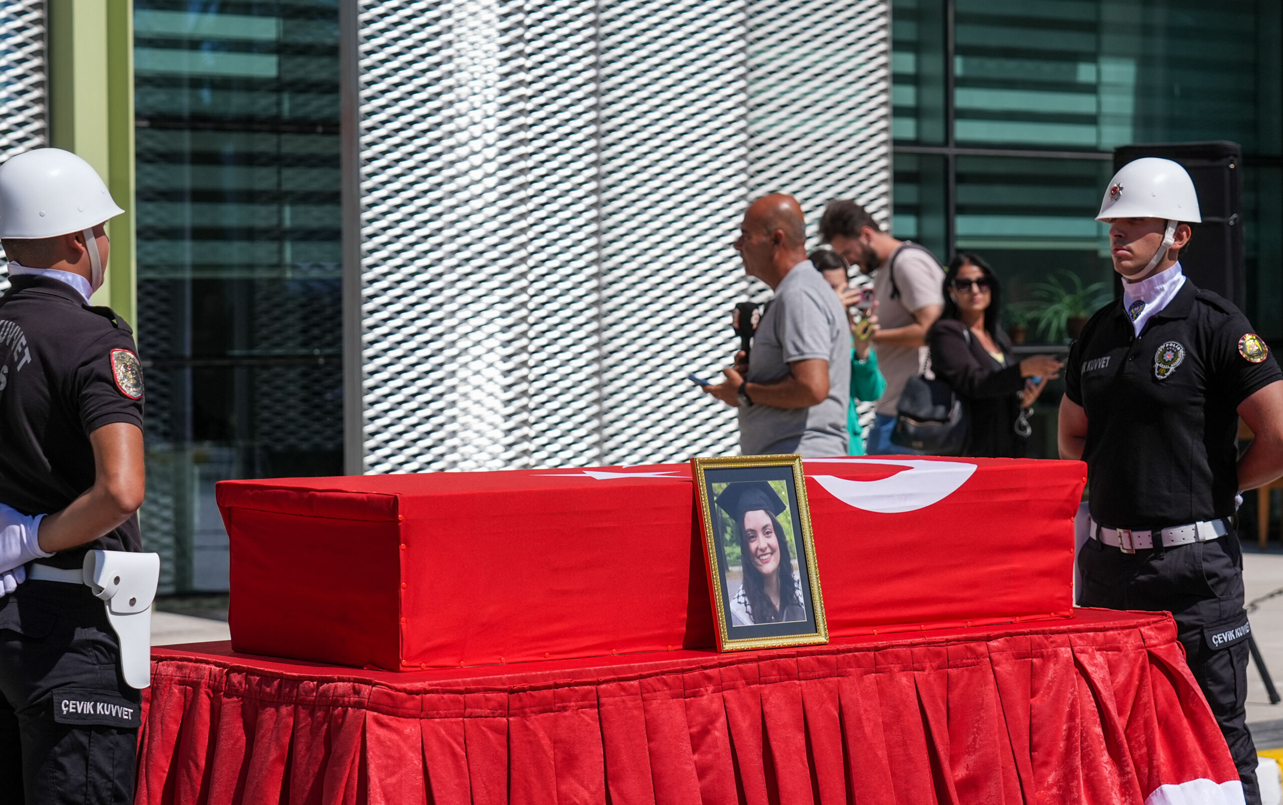 Özgür Özel'den Ayşenur Ezgi Eygi anması: Çağımızın Deniz Gezmiş'idir - 2. Resim