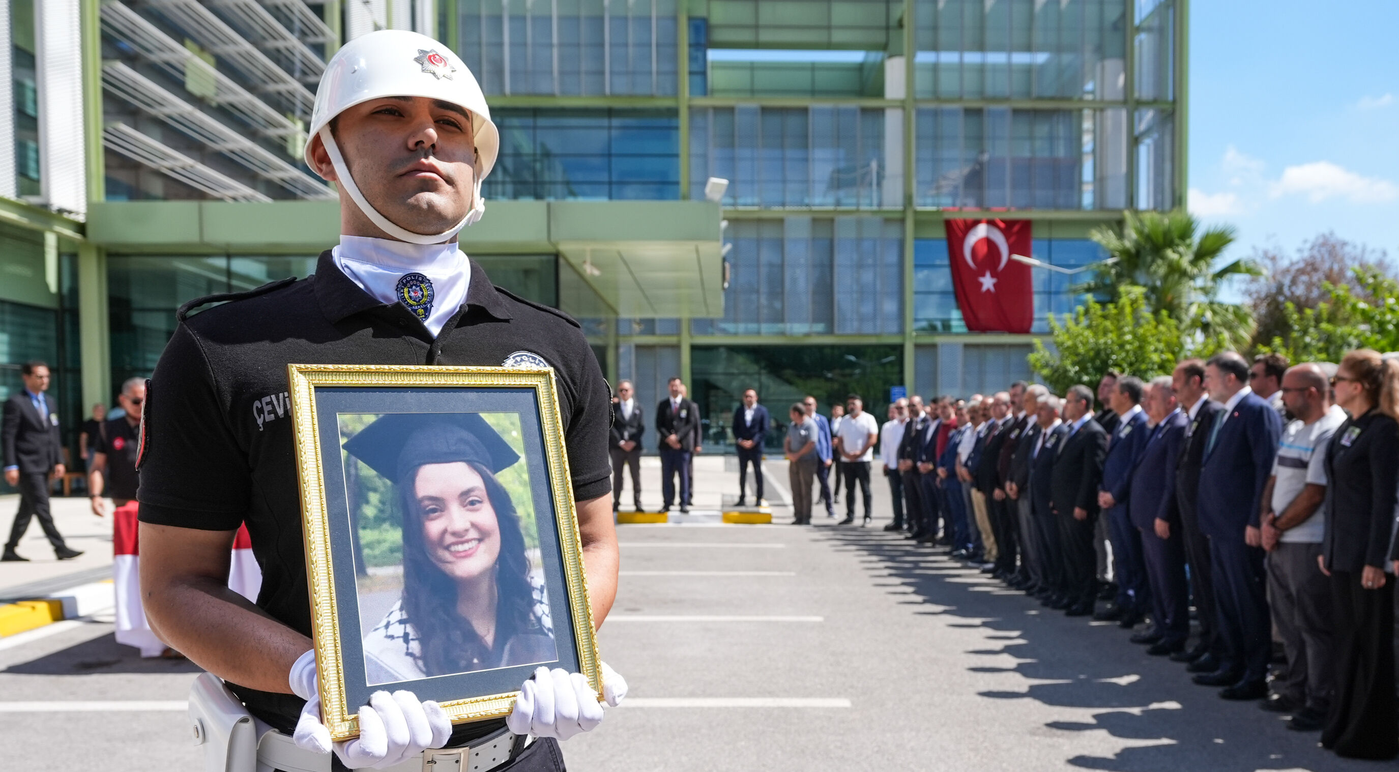 Özgür Özel'den Ayşenur Ezgi Eygi anması: Çağımızın Deniz Gezmiş'idir - 3. Resim