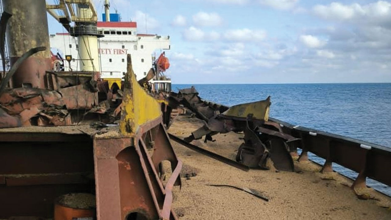'Rusya, Karadeniz'de Türkiye'ye ait gemiyi vurdu' iddiaları dünya gündeminde! Resmi açıklama yapılmadı 'Rusya, Karadeniz'de Türkiye'ye ait gemiyi vurdu' iddiaları dünya gündeminde! Resmi açıklama yapılmadı - 1. Resim