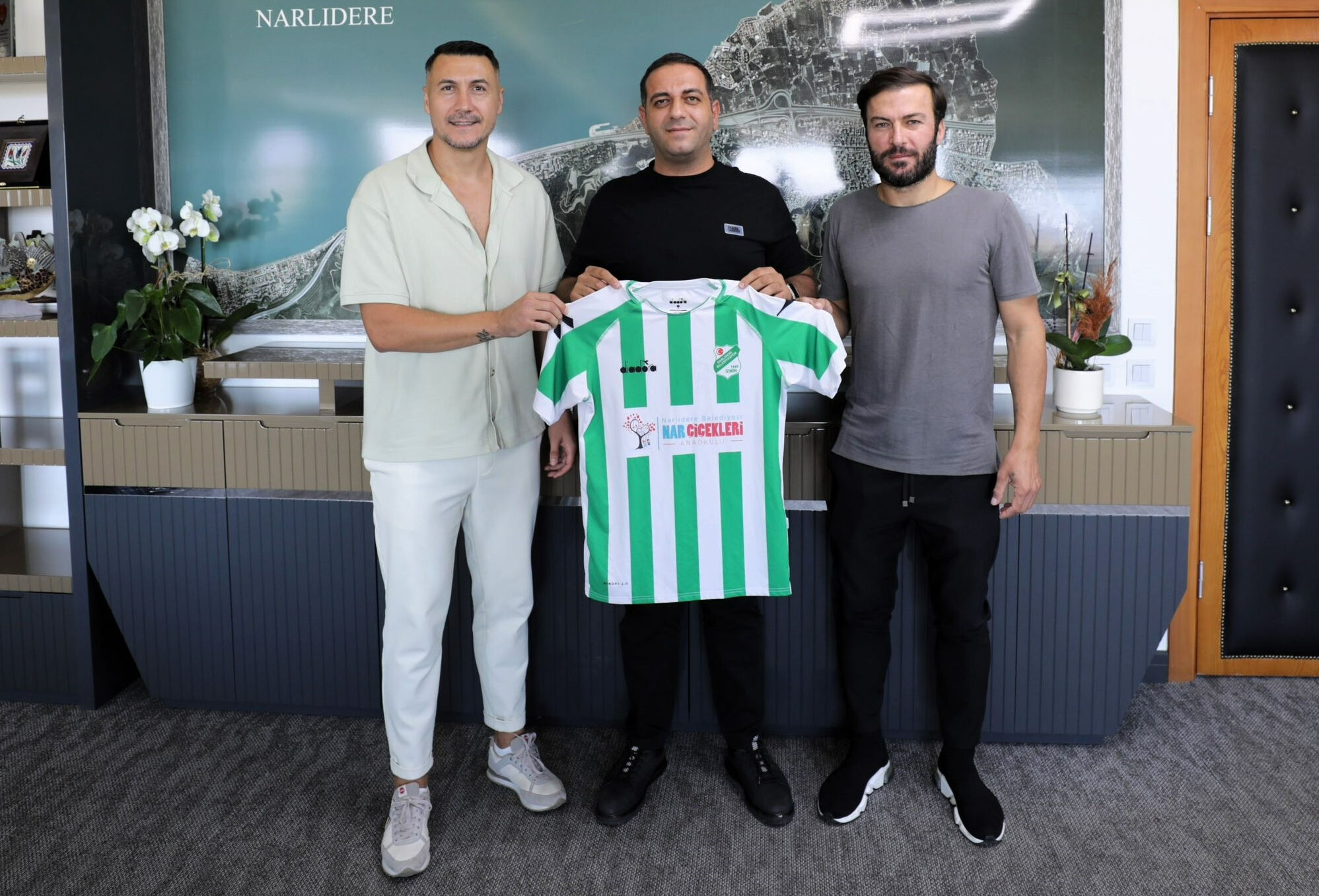 Süper Lig'in yıldız golcüsü Adis Jahovic, Narlıdere Belediyespor'a transfer oldu Süper Lig'in yıldız golcüsü Adis Jahovic, Narlıdere Belediyespor'a transfer oldu - 1. Resim