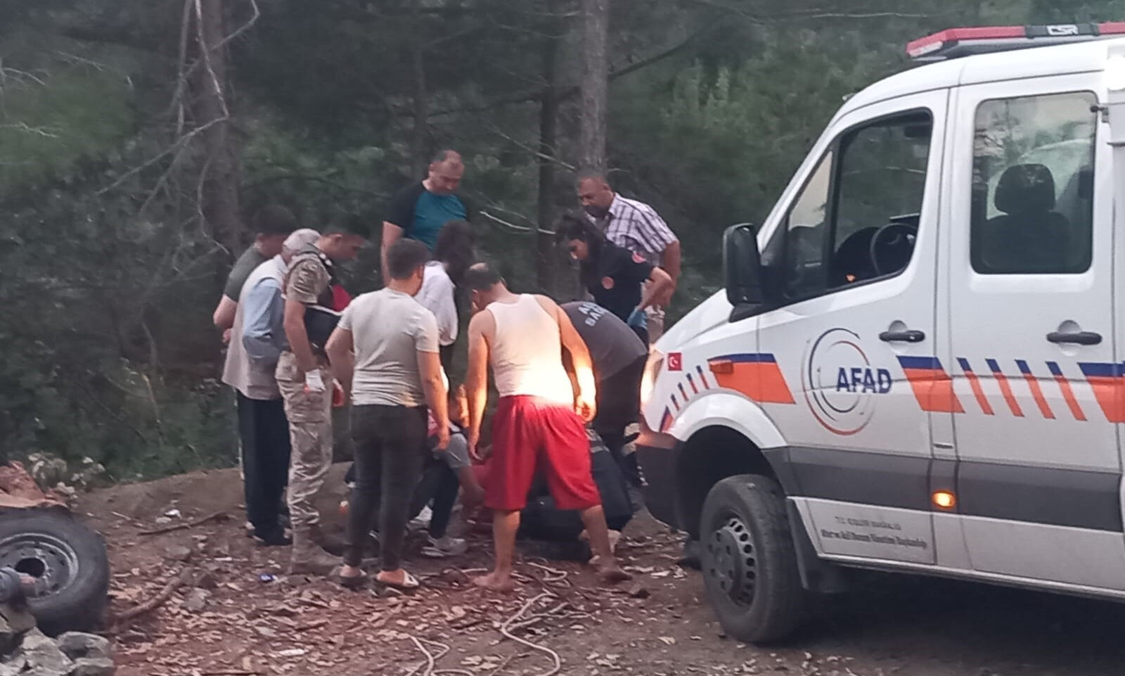 200 metrelik uçurumdan düştü, 5 saatte kurtarıldı - 1. Resim
