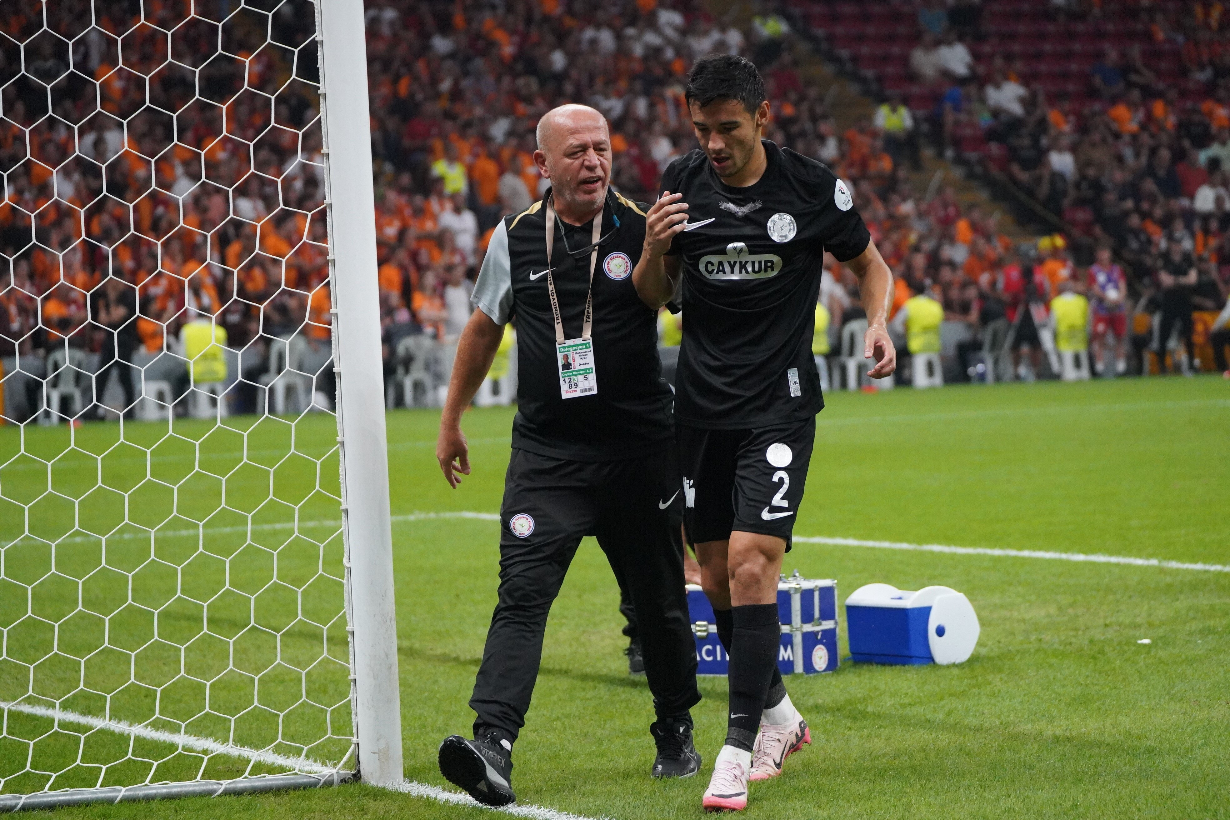 Galatasaray - Rizespor maçında kural değişikliği mi oldu? Neden 6 değişiklik yapıldı? Galatasaray - Rizespor maçında kural değişikliği mi oldu? Neden 6 değişiklik yapıldı? - 1. Resim