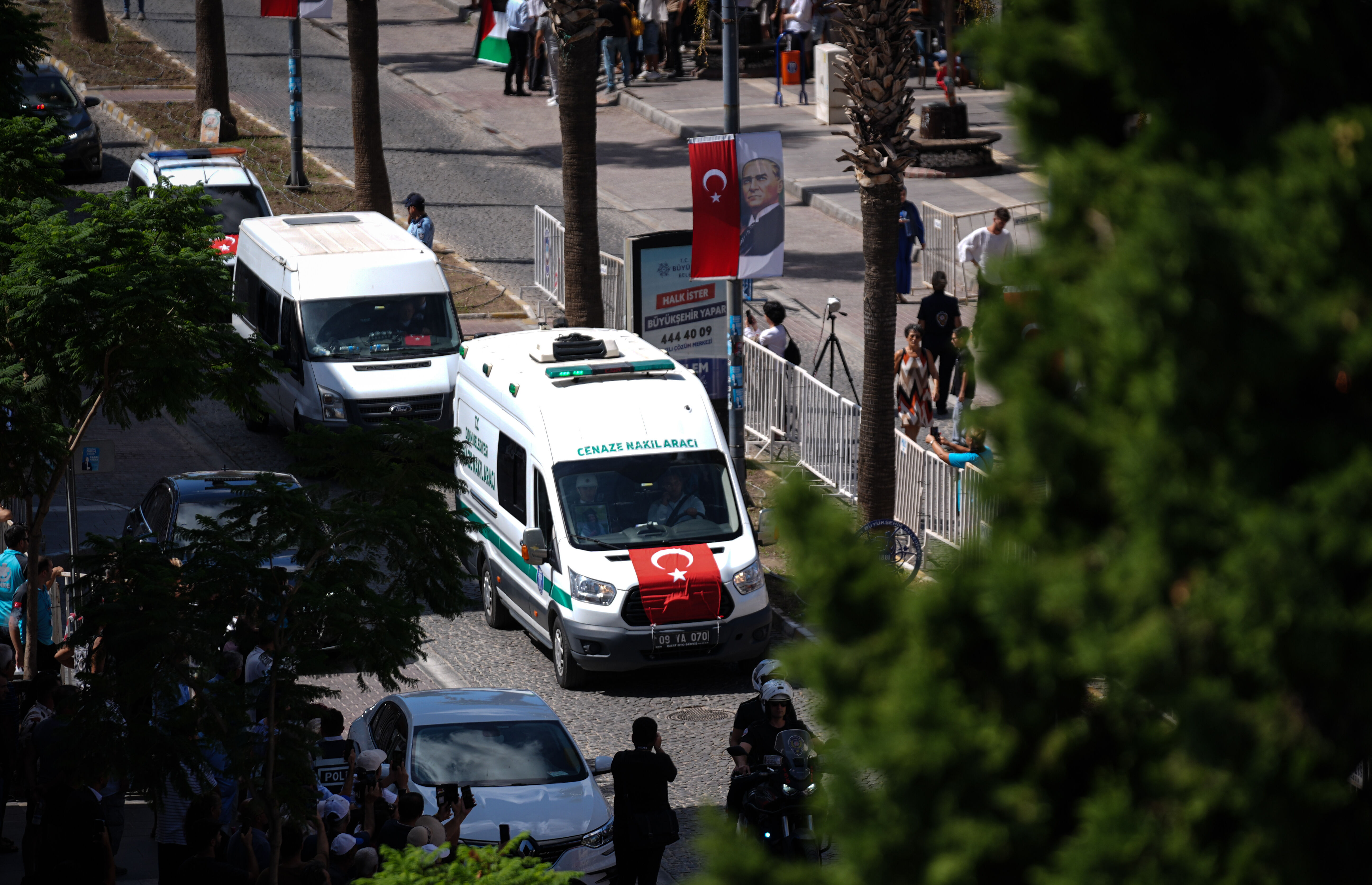 İsrail'in katlettiği Ayşenur Ezgi Eygi son yolculuğuna uğurlanıyor - 2. Resim