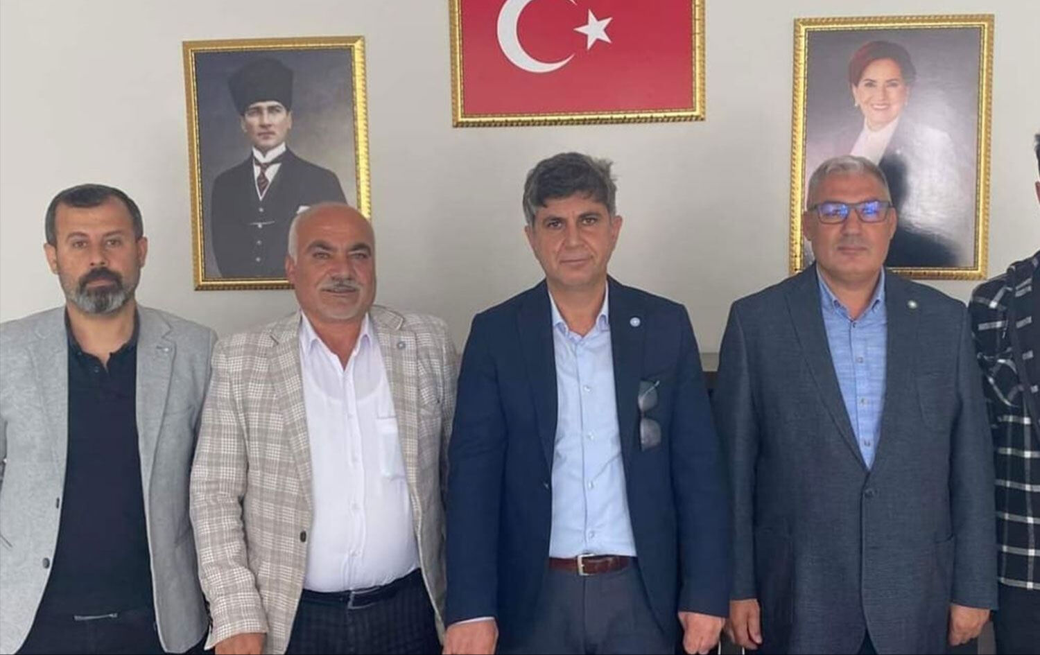 İYİ Parti'de yaprak dökümü devam ediyor! Başkan ve yönetimi topluca istifa etti - 1. Resim