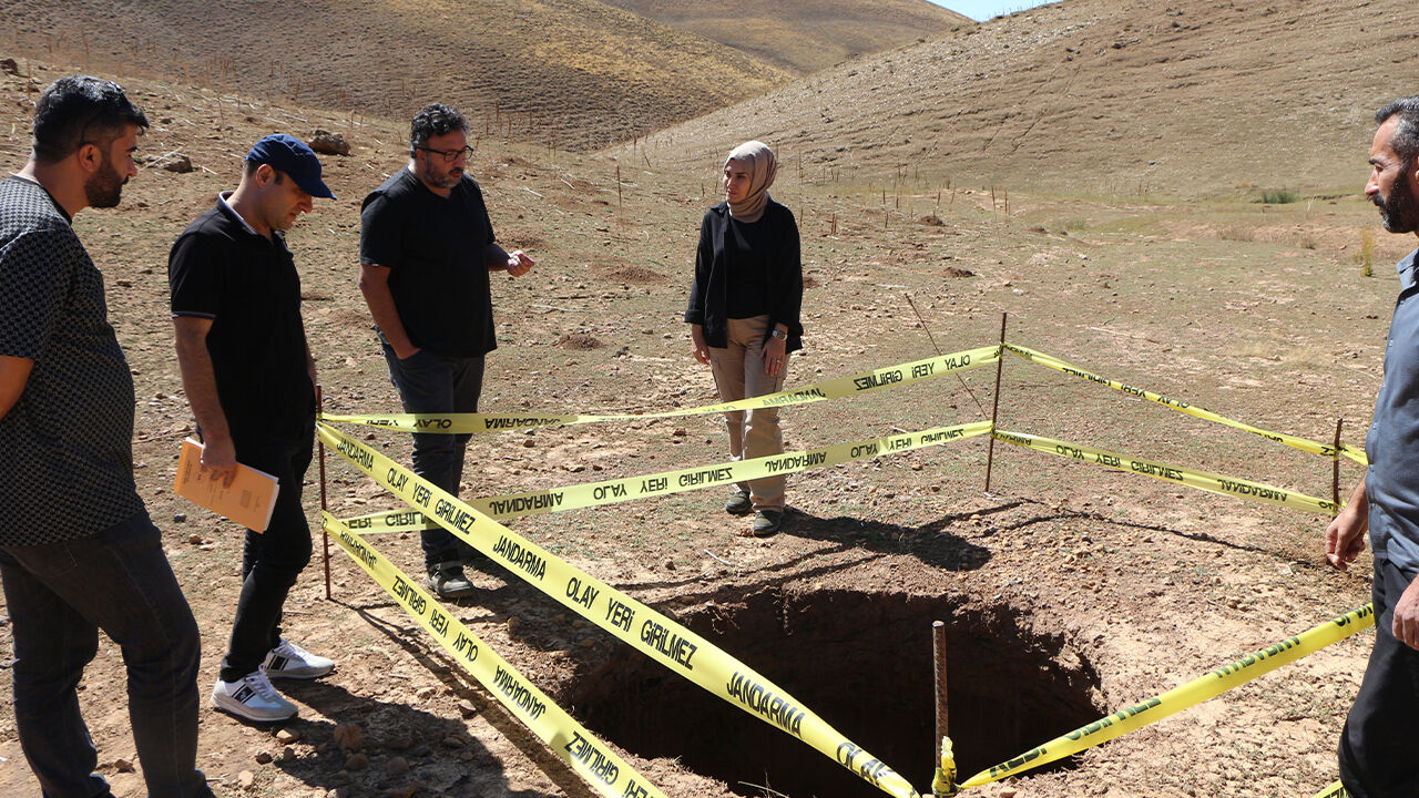 Obruk desen değil! Görüntüsü vatandaşları korkuttu, ekipler hemen harekete geçti Obruk desen değil! Görüntüsü vatandaşları korkuttu, ekipler hemen harekete geçti - 1. Resim