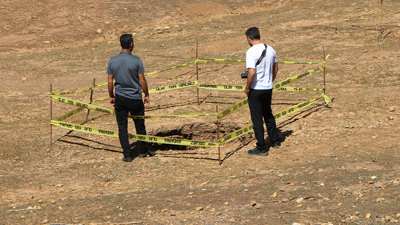 Obruk desen değil! Görüntüsü vatandaşları korkuttu, ekipler hemen harekete geçti Obruk desen değil! Görüntüsü vatandaşları korkuttu, ekipler hemen harekete geçti - 5. Resim