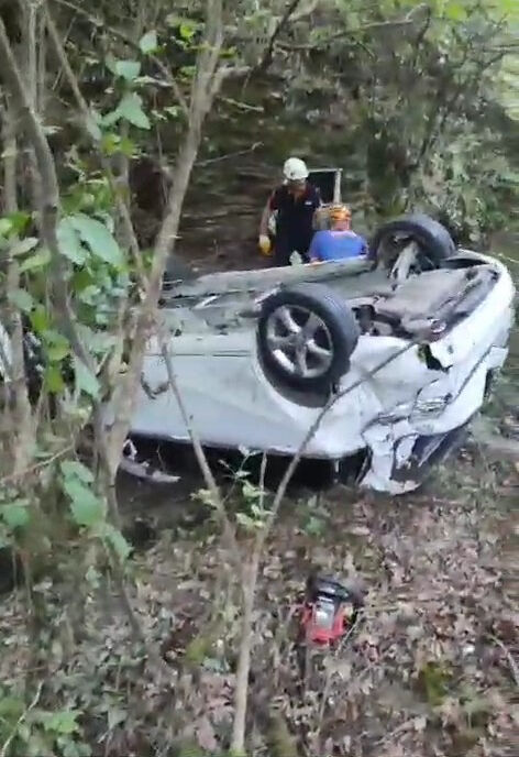 Samsun'da korkunç kaza! Otomobille 150 metreden uçtu - 1. Resim