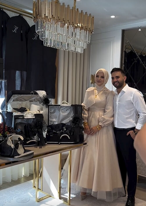 Kadir Ezildi damat bohçasını paylaştı! Altın bilezikleri görenler şoke oldu: "Yok artık" Kadir Ezildi damat bohçasını paylaştı! Altın bilezikleri görenler şoke oldu: "Yok artık" - 2. Resim