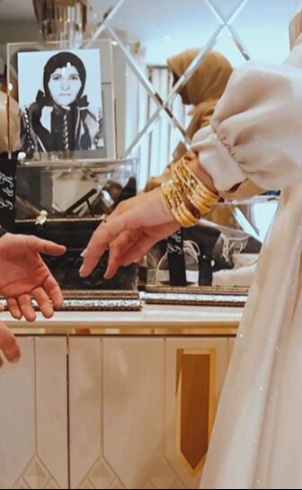 Kadir Ezildi damat bohçasını paylaştı! Altın bilezikleri görenler şoke oldu: "Yok artık" Kadir Ezildi damat bohçasını paylaştı! Altın bilezikleri görenler şoke oldu: "Yok artık" - 1. Resim