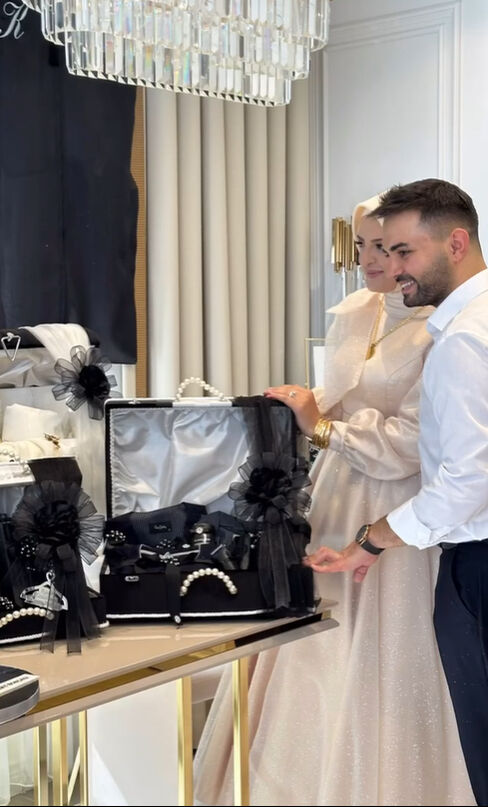 Kadir Ezildi damat bohçasını paylaştı! Altın bilezikleri görenler şoke oldu: "Yok artık" Kadir Ezildi damat bohçasını paylaştı! Altın bilezikleri görenler şoke oldu: "Yok artık" - 3. Resim