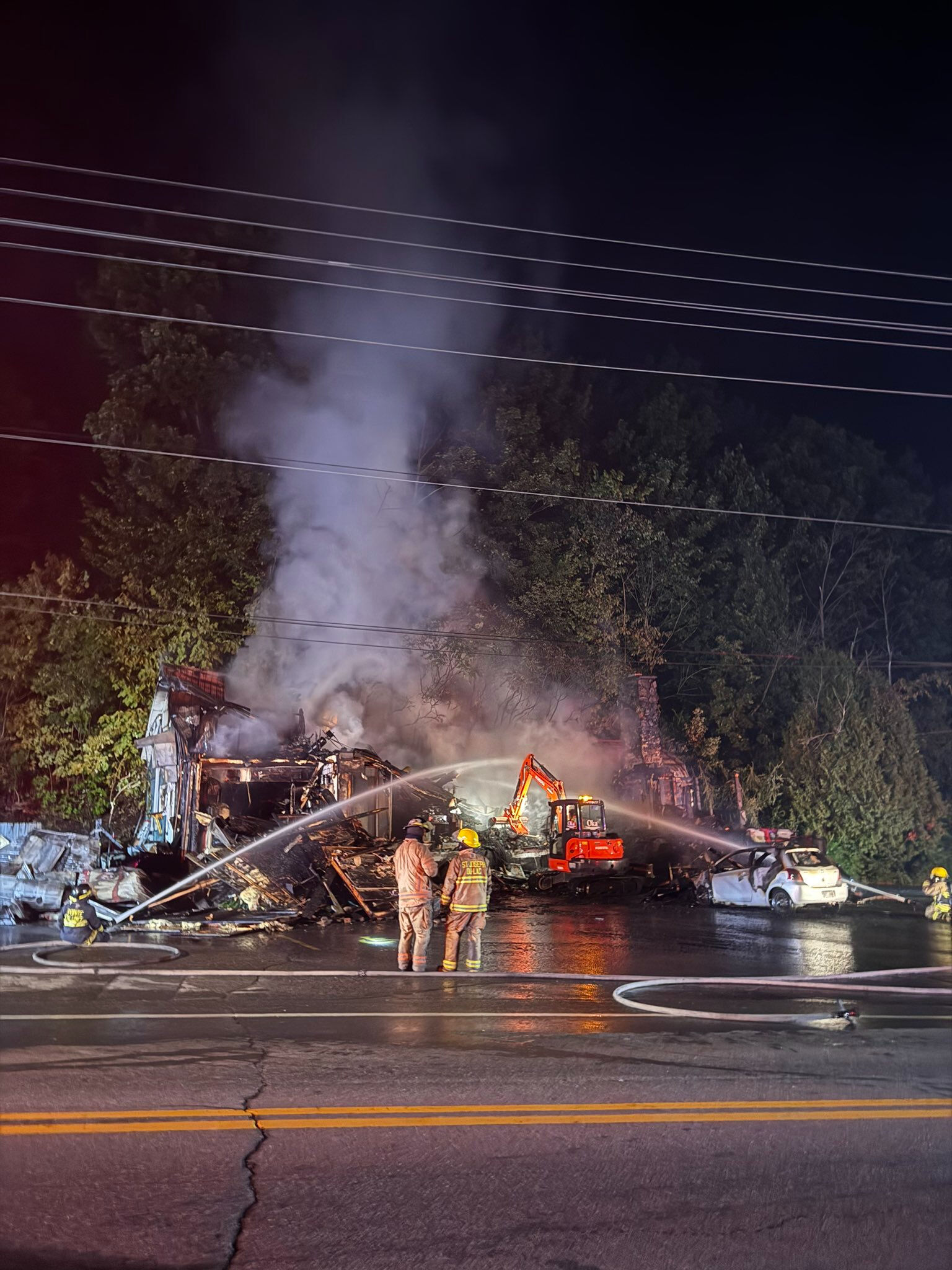 Kanada'da Türk ailenin restoranını 2 kez yaktılar! Kabus gibi 10 gün... Kanada'da Türk ailenin restoranını 2 kez yaktılar! Kabus gibi 10 gün... - 4. Resim