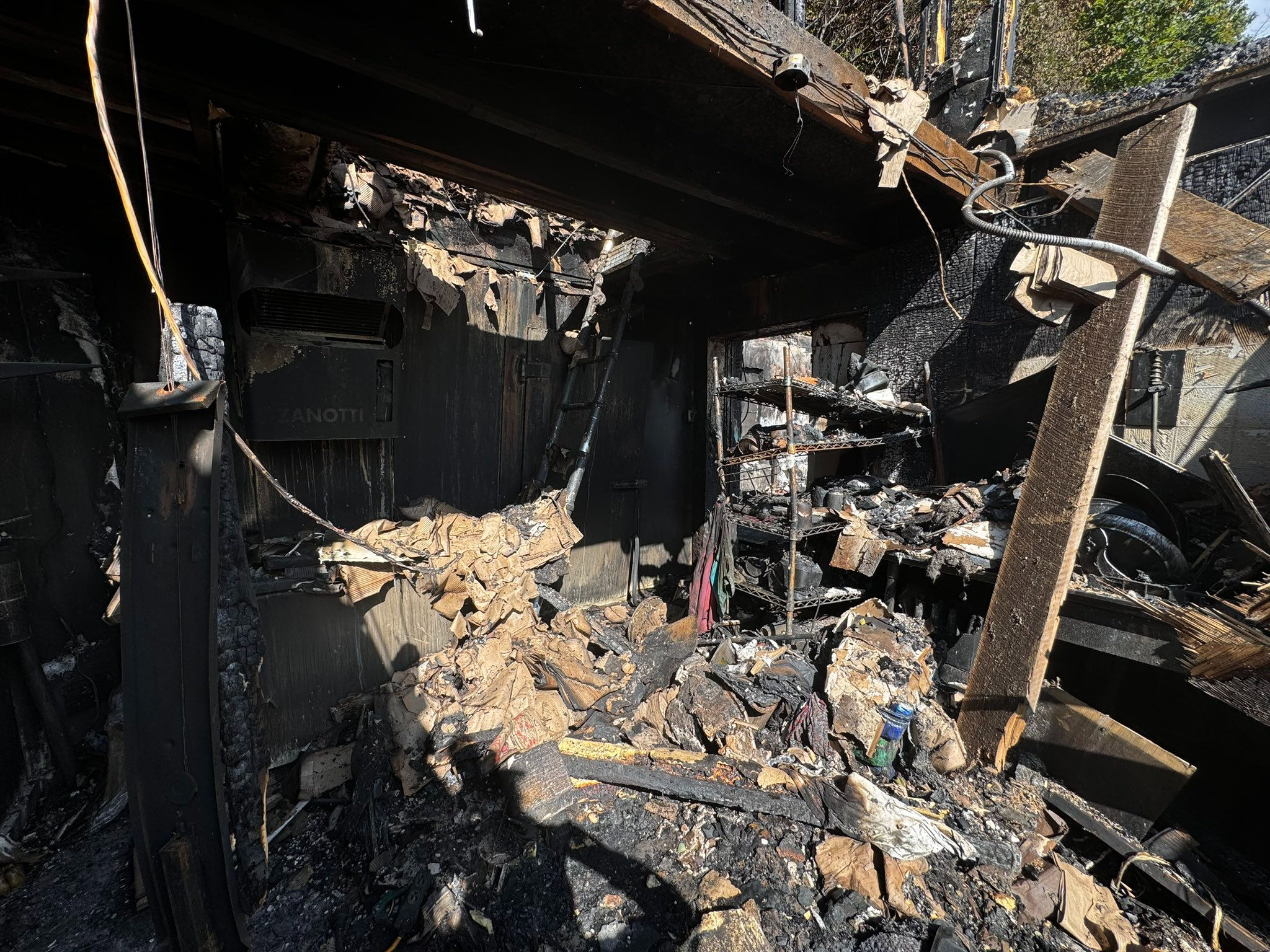 Kanada'da Türk ailenin restoranını 2 kez yaktılar! Kabus gibi 10 gün... Kanada'da Türk ailenin restoranını 2 kez yaktılar! Kabus gibi 10 gün... - 5. Resim
