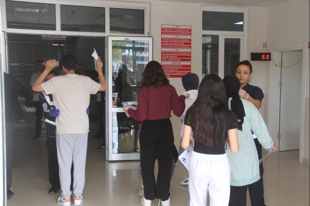 KPSS'ye geç kalan genç suçu otobüse attı! - 1. Resim