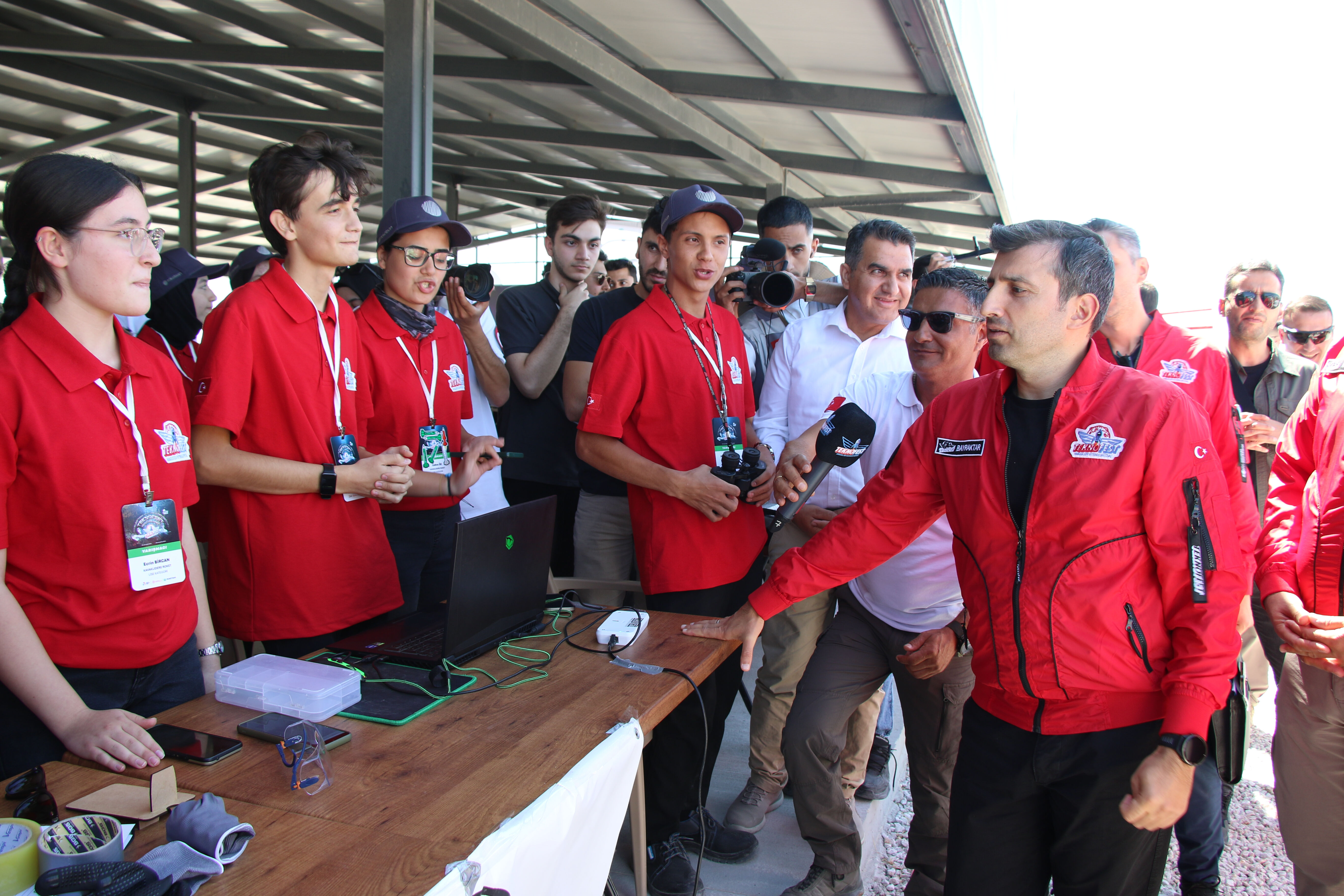 Müjdeyi Selçuk Bayraktar verdi: Yakında TCG Anadolu'da denemeler başlayacak - 1. Resim