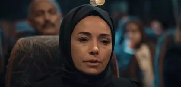 Özgü Namal'ın hakkında çıkan o iddialar olay olmuştu! Açıklama yaptı - 1. Resim