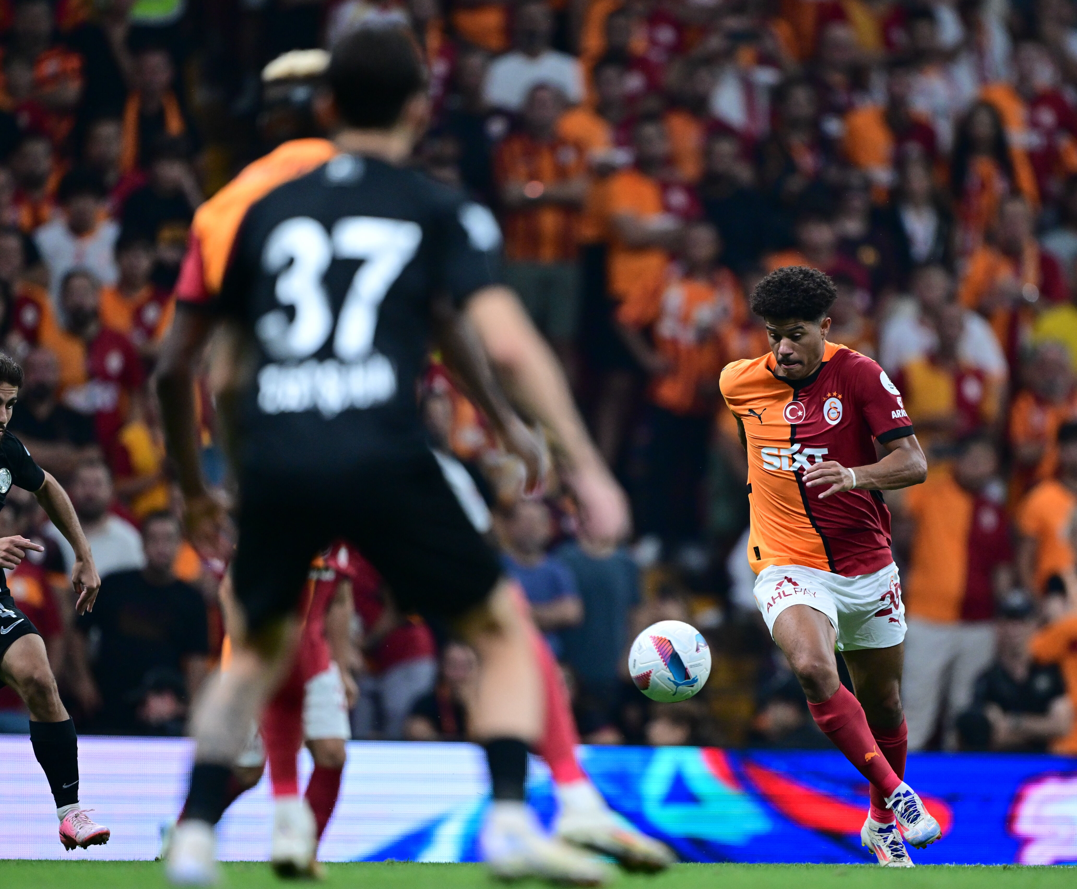 Saray&rsquo;ın yeni kralı! Galatasaray evinde Rizespor&rsquo;a fark attı - 2. Resim