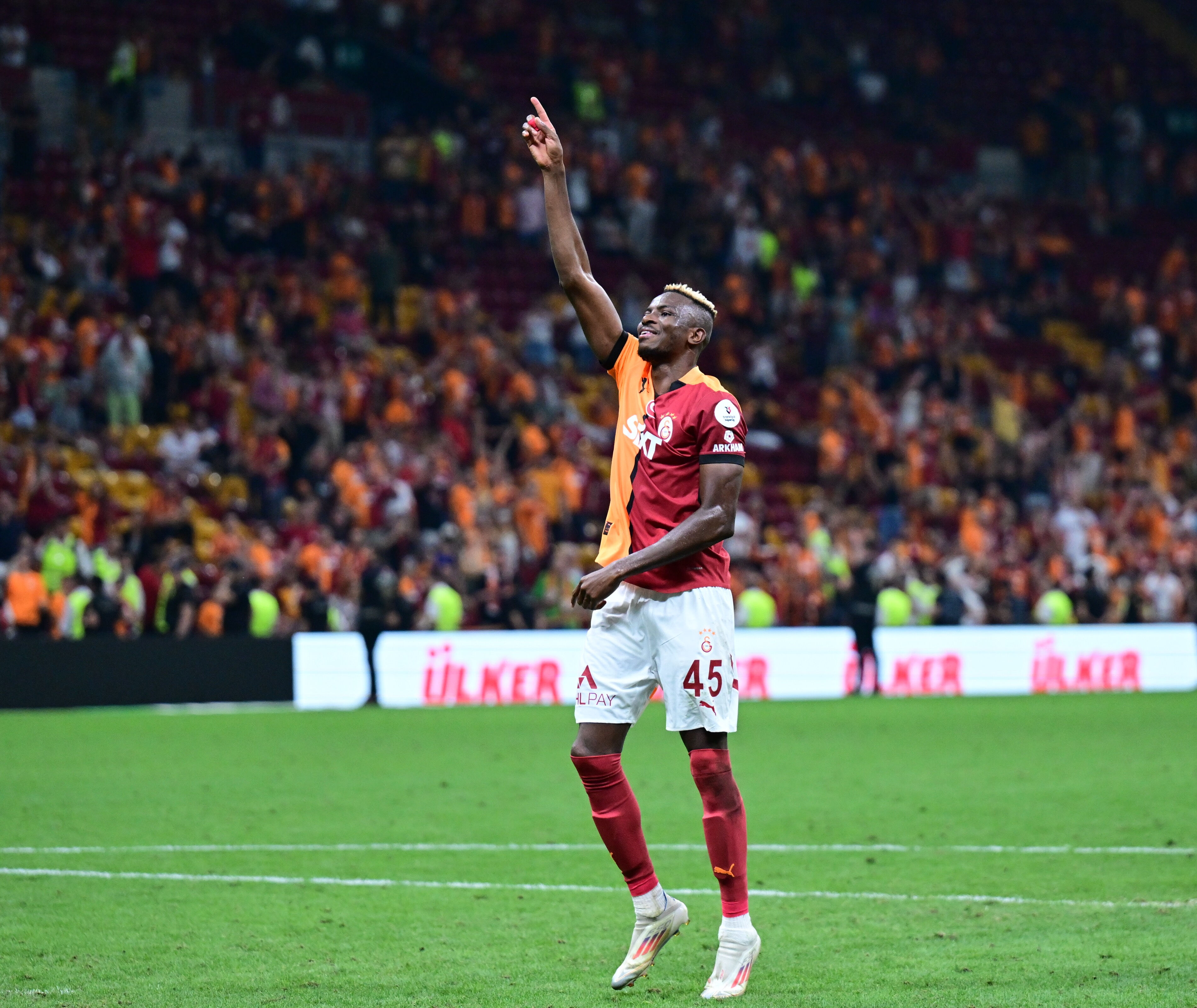 Saray&rsquo;ın yeni kralı! Galatasaray evinde Rizespor&rsquo;a fark attı - 1. Resim