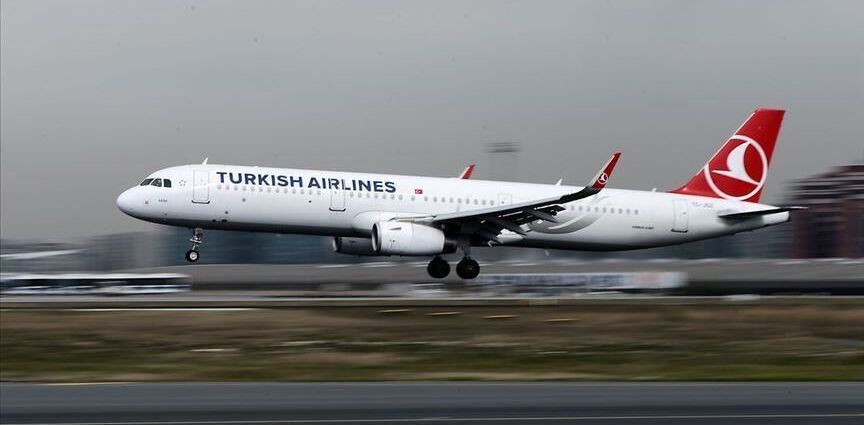THY'nin İstanbul-Londra seferinde kabin ekibi ve polislere bağıran yolcu gündem oldu - 1. Resim