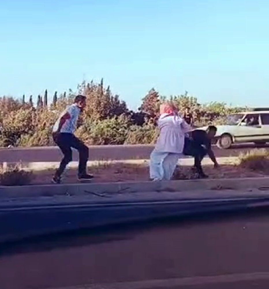 Trafikte dehşet! Tartıştığı adama bıçakla saldırdı - 1. Resim