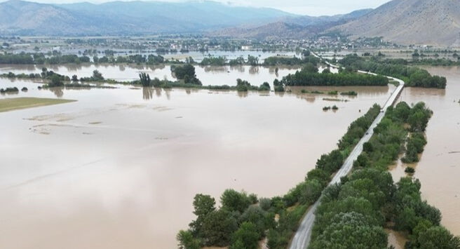 Yunan sel mağdurları hükümeti protesto etti! Vatandaşlar yetersiz yardımlara isyan etti Yunan sel mağdurları hükümeti protesto etti! Vatandaşlar yetersiz yardımlara isyan etti - 4. Resim