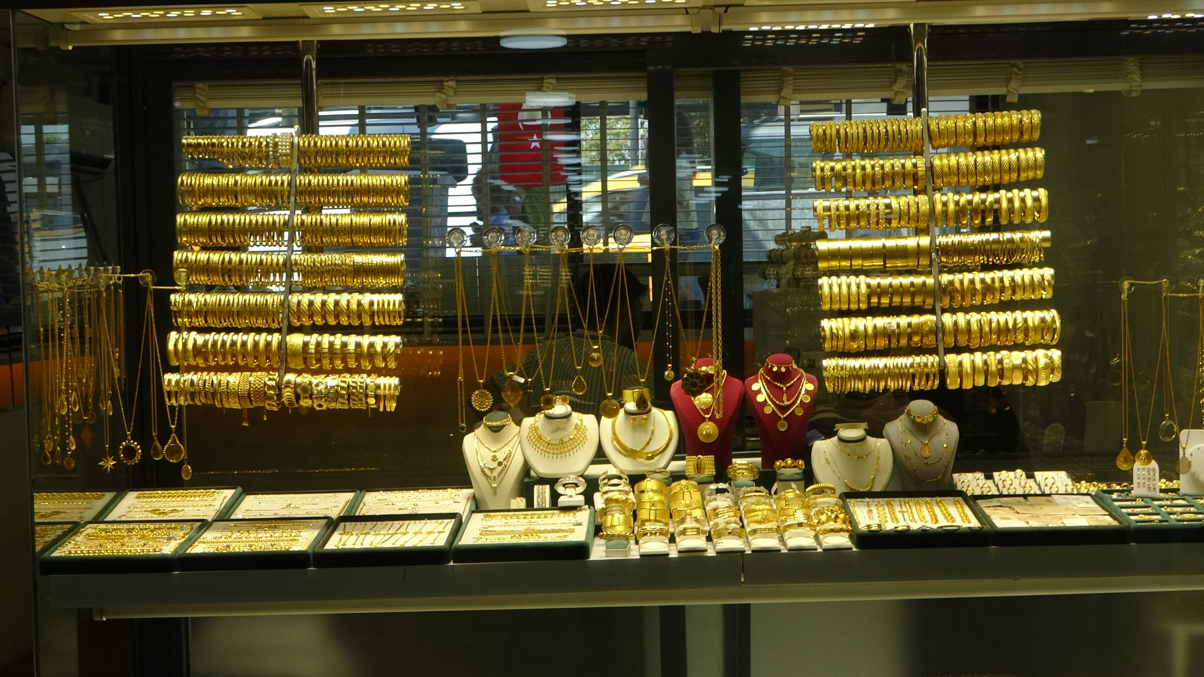 20 milyon liralık vurgun ! 16 yıl yanında çalıştığı patronuna öyle bir kazık attı ki... - 1. Resim