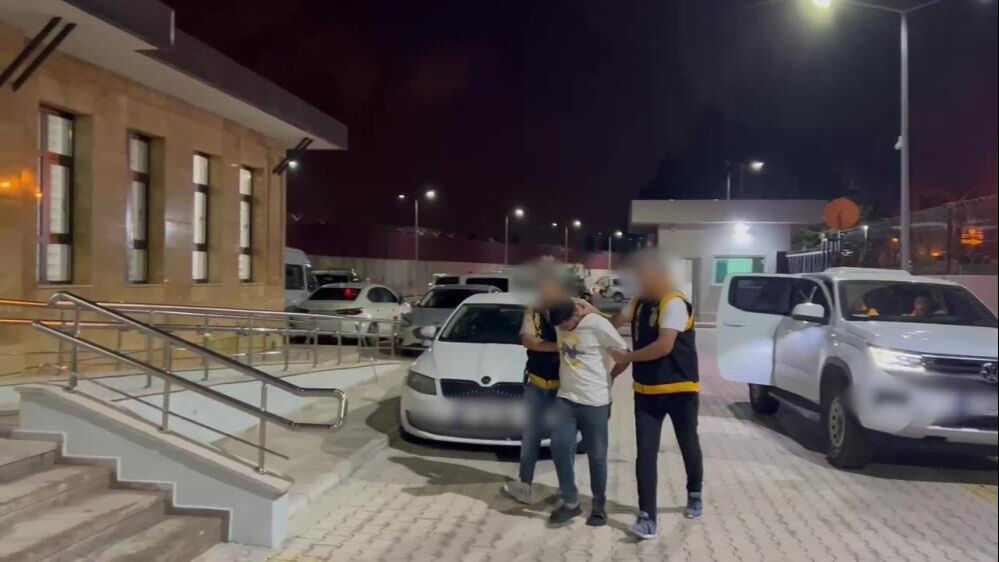 Adana'da durdurulan araçtan 40 silah çıktı! Adana'da durdurulan araçtan 40 silah çıktı! - 2. Resim